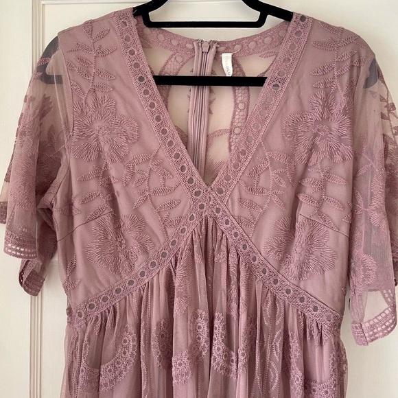 Pink Blush Mauve Mesh Lace Overlay Maternity Dress. Size Medium. - Picture 2 of 9